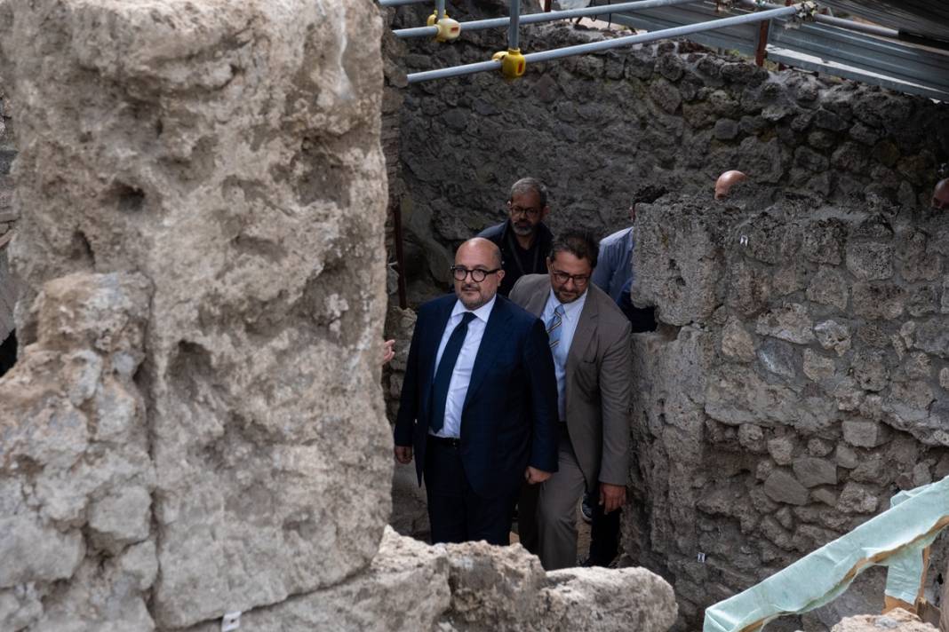 15 dakikada yeryüzünden silinen Pompei'de yeni keşif: Fırına sığınmışlar... 14